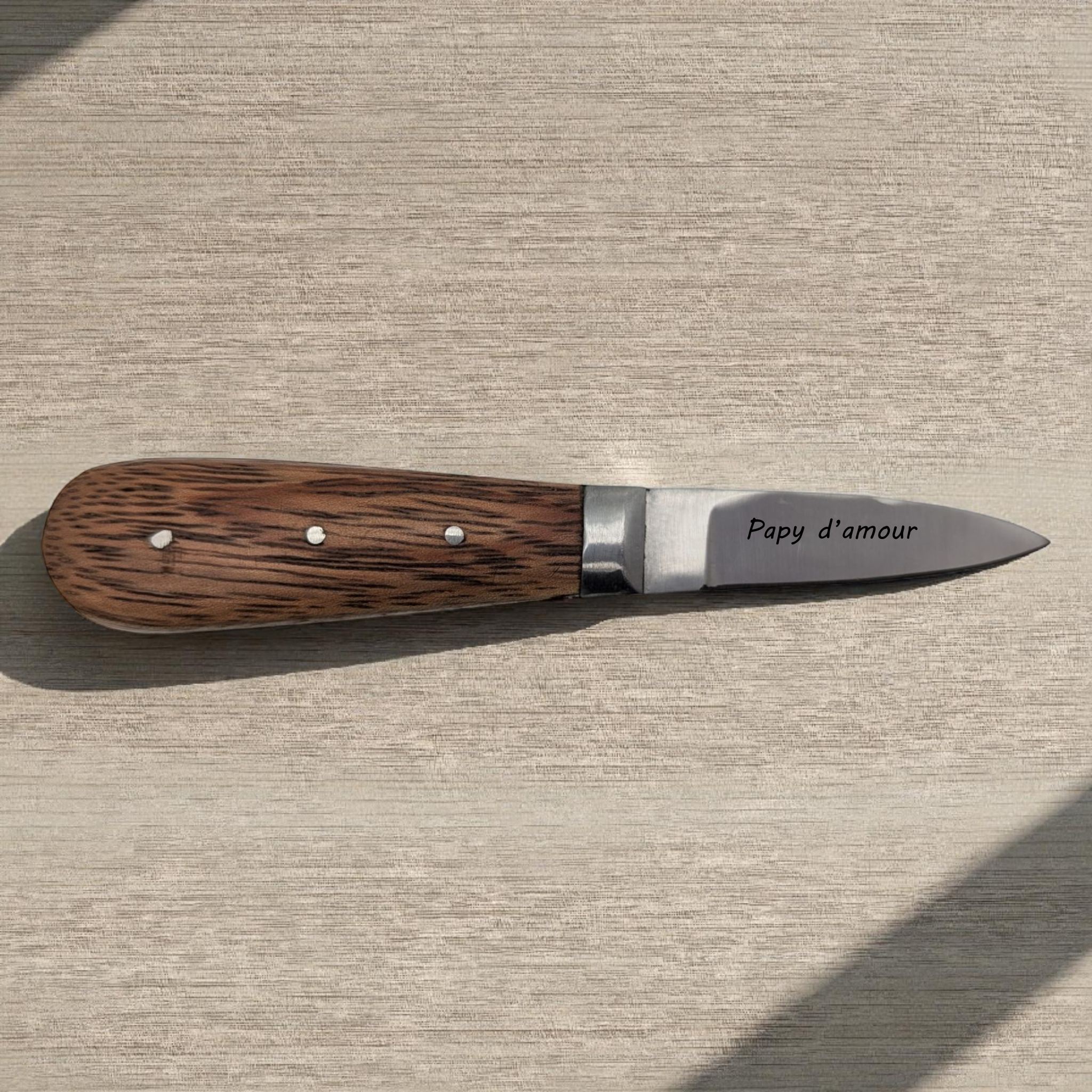 Couteau à huîtres personnalisé – Gravure laser sur lame | Bois d’acacia & acier inoxydable Atelier Éclats d'Instants