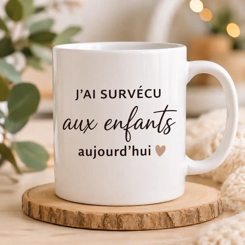 Mug humour maman “J’ai survécu aux enfants aujourd’hui” – Tasse cadeau originale femme Atelier Éclats d'Instants