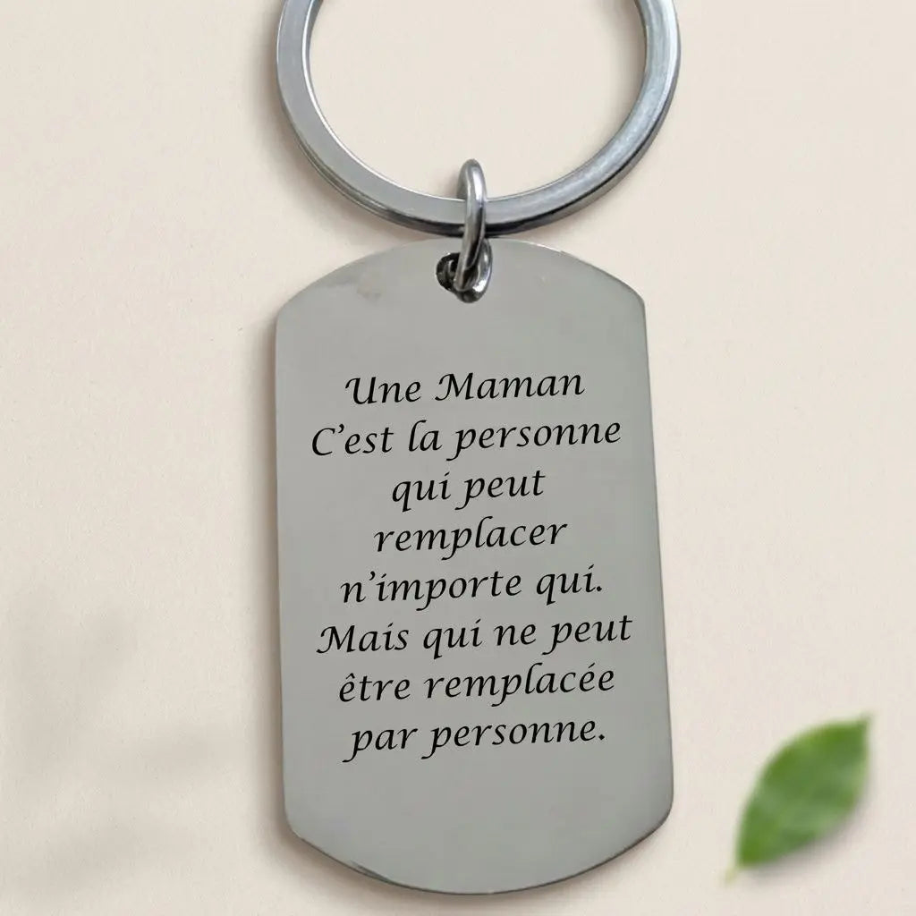 Porte-clés métallique gravé avec inscription en français sur plaque rectangulaire, phrase d’amour pour Maman.